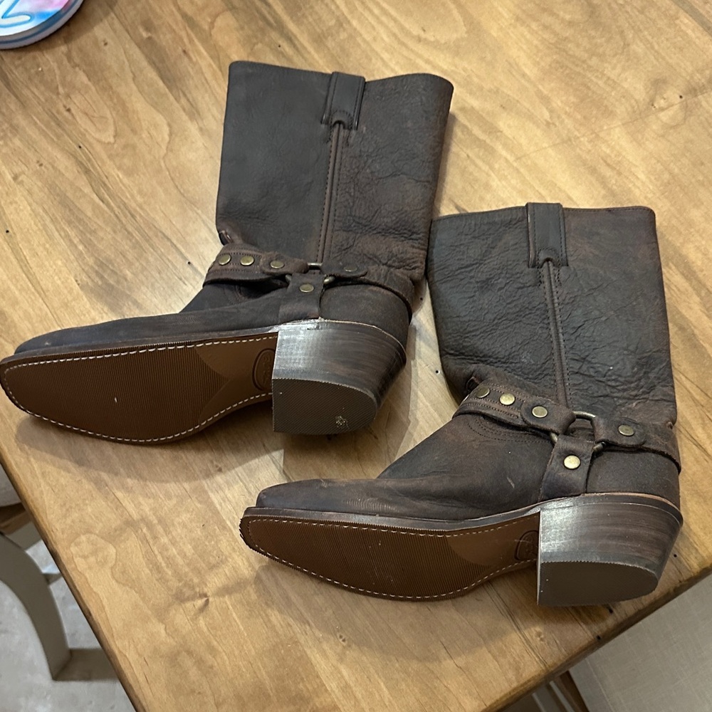 Sage Distressed Brown Western Boots
